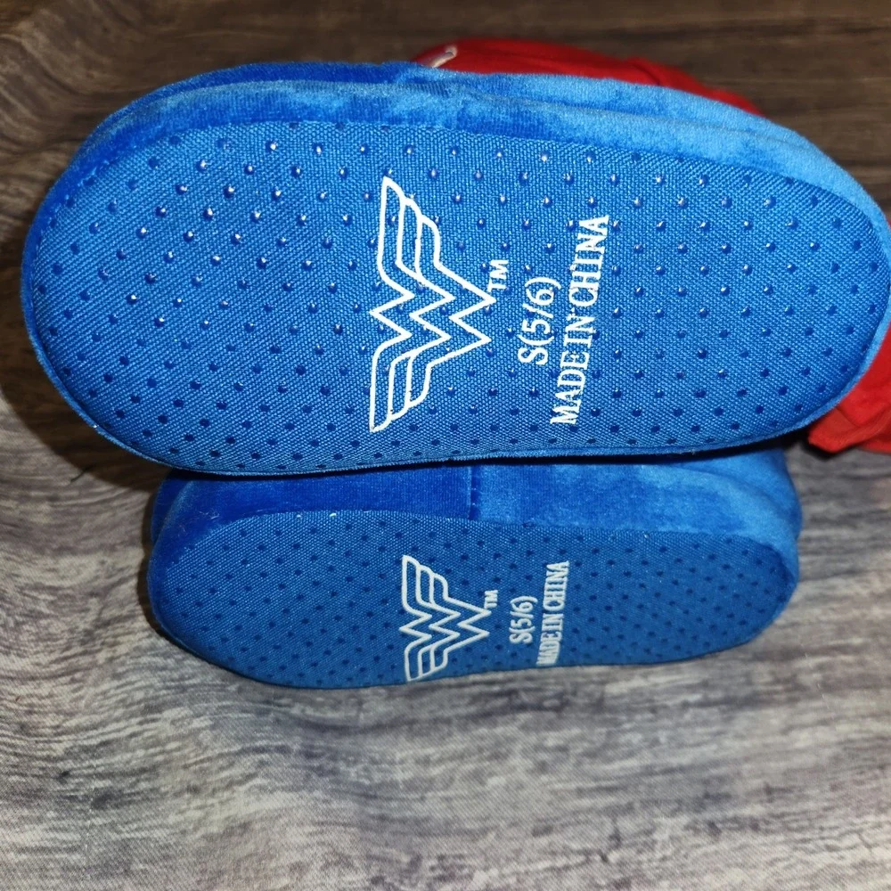 Kids Wonder‎ Woman Slippers Boots Red Blue Stars Gold Logo Size S(5/6)